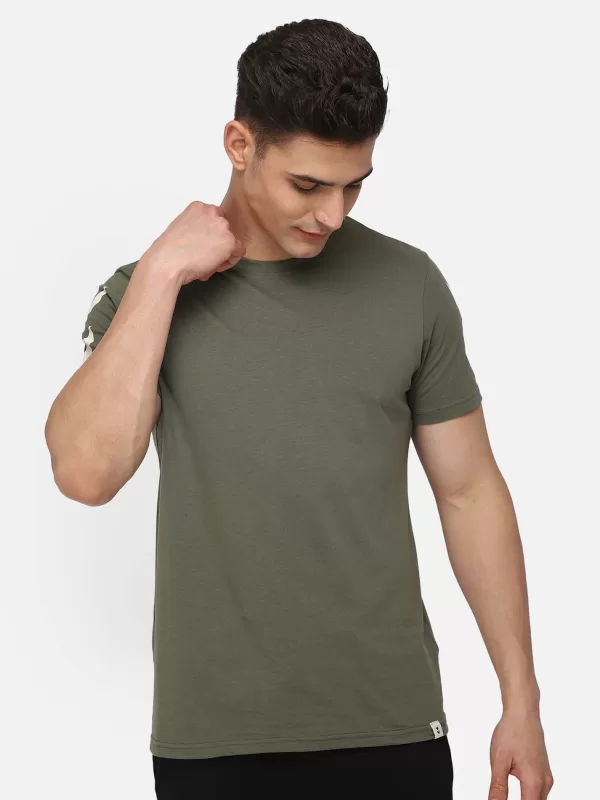 Hummel Legacy Men Cotton Green T-shirt for corporate gifting in bangalore with affordable price and best quality.