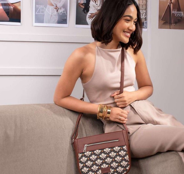 Zouk 15+ stunning U-Shaped Sling Bag