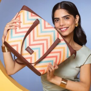 Zouk 15+ bold prints Travel Tote bag