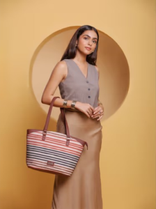 Zouk 15+ bold prints Travel Tote bag