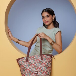 Zouk 15+ bold prints Travel Tote bag